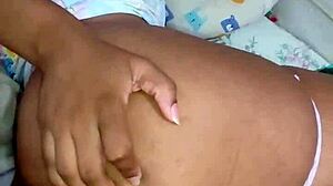 padrastro disfruta del gran culo de su hijastra