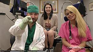 Dasar imigresen baru tampilkan Mina Moon dalam latex kena misionari fuck