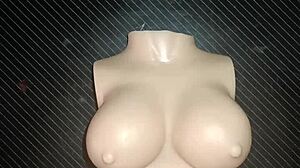 dolly me pide sexo anal y presionó sus pequeñas tetas