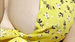 Housewife flashes her perfect boobs while driving the car outdoors