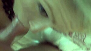 MILF Puta Chupa Polla Antes de Follar Culo en Perrito en la Cama