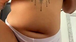 Putinha Solo Gösteriyor ve Vahşi Orgazm İçin Mastürbasyon Yapıyor Sergi 😏💦