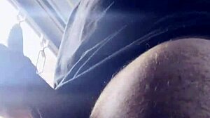 アラブの先生がバッドウルフ28からペニスシャワーされる