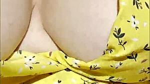 Housewife flashes her perfect boobs while driving the car outdoors