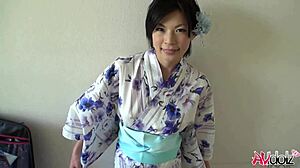 アジアン・サキ・アオヤマがショートヘアと大きな天然巨乳でハードチンポを吹く無修正