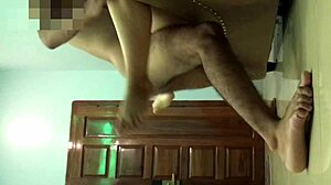 Isteri Kawan Baik Dalam Doggy Hardcore Hebat Di Lantai