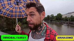 Serina je hranila race, potem pa sesala Deanov velik kurac in pogoltnila njegovo spermo