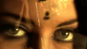 アマチュアで可愛いブロンドが優雅に踊る