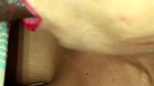 Ljubim, ko moja BBW MILF šefica vzame moj velik črn kurac v mešani POV akciji.