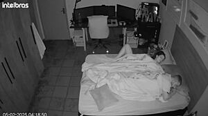 Šutiram jaja i ljubim ovu ogromnu BBW MILF s fetišem za stomak. Ona puši za spermu u usta.