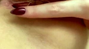 أخت زوجة الأب بصدر كبير طبيعي ترسل فيديو واتساب خاطئ من فلوريدا