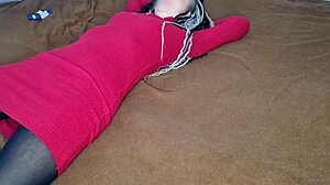 Russian pussy fisting outdoors!