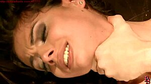 वंडरफुल सबमिसिव स्लेव बेटी स्टाइल को स्पैंकिंग, केनिंग और हार्डकोर डोमिनेशन फकिंग से अपमानित किया जाता है