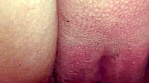 Komşu Kıvrımlı Kolombiyalı'nın Kıçını Dışarıda Dölle Dolduruyor