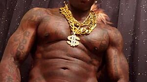 मैं हेलालुजाह जॉनसन, द अफ्रीकन किंग्स ह्यूज बीबीसी सेक्स को पूजने के लिए खिंचा हुआ महसूस करता हूं