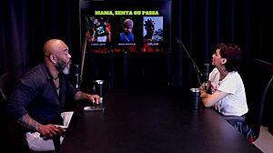 Prosila je, da ji vtaknejo teniško žogico v rit za finančno svobodo in kdo jo sesa, sedi ali prehaja - annie clementine v prosojni rdeči