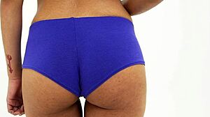 Khalifina ritka se trese v ebony najstnici 18+ vintage retro ritni akciji.