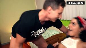 Latinska najstnica 18+ jebe lastnika hostla za sobo!