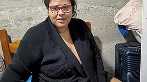 professora, you take that cum on face and squirt so good... big esguicho in missionary with big tits?