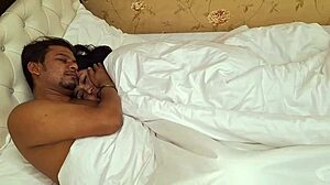 Mi hermanastra india muy cachonda me jode para que la folle y me corra dentro 😈