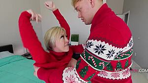 שיתוף מיטה עם חורגת הולך רע מאוד!