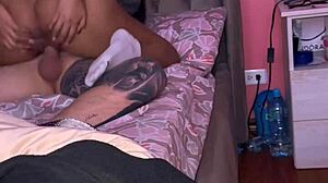 Heet stel filmt eerste homemade video middernacht