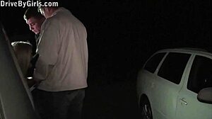 Blondine Model hart durch Autofenster öffentlich gefickt