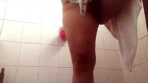 Oh man, I can't believe this voyeur adventure with the busty gordibuena taking a shower to show off... wait, exhibirse? Yeah, that's it.