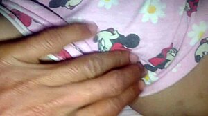 टाइट वेट एमेच्योर फुद्दी में रॉ क्रीमपाई