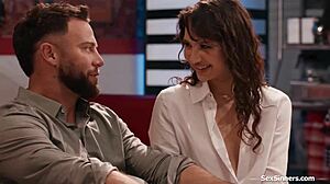 Boomer gets a public handjob from genz babe 😏