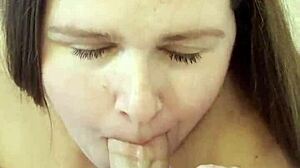 Sexy BBW Poppy Cohen suger stor kuk i POV-stil. 🍆😘