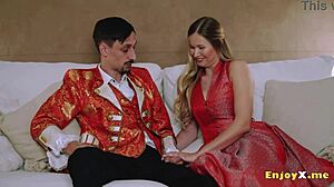 Blonde cutie idolizes oral jobs?