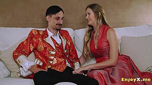 Blonde cutie idolizes oral jobs?