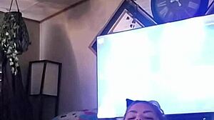 i'm playin with myself in panties with goldielox