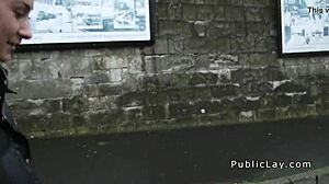 Euro barna meztelenül villant nyilvánosan, POV szopást ad pénzért