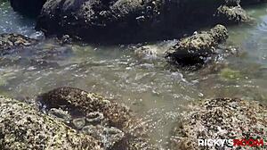 Rickysroom predstavi mokro ebony threesome ob morju z interacial akcijo