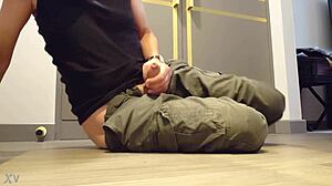 Wanking in sneakers feels so good 😏