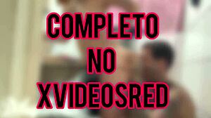 Lyin työkaveriani kovaa kylpyhuoneessa ja imin hänen pillua ja perseään.