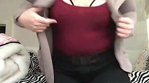 Cute nerdy pawg masturbates to orgasm! 😘