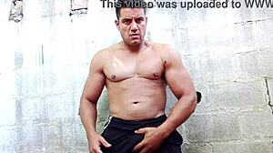 Yuri Gaúcho, that Brazilian bear, does a muscular solo handjob with huge cumload 😈