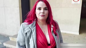 Caught The Curvy Babe In Action.