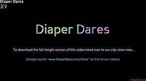 Jessica Morgan och Roxi Keogh bär blöjor offentligt