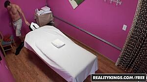 Realitykings Happy Tugs: Curvy Ebony Gets Rubbed Right