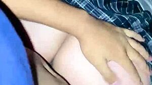 Nuori kaunis colegiala saa ensimmäisen hieronnan ja iso perse bileseksin matematiikan profilta!