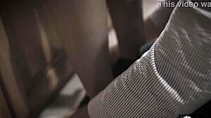 بس يا عمي العائلة في الصالة وأنت تنيك كسي الضيق