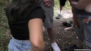 Marion von 15 Fremden im öffentlichen Park gefickt, Orgie mit Cumshots