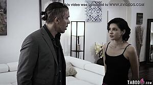 Apakah babysitter tangani kontol besar dengan blowjob?