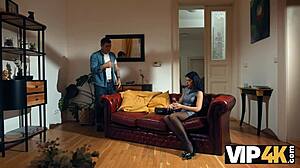 Morena sexy cree que silbato indica chupar polla vieja de papi con coño afeitado en zapatos de novia checa