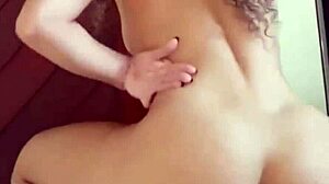 Loira Cacheada Gostosa Dançando Funk Pelada