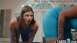 לסבית טינאייג'רית 18+ סקיי וונדרלנד מתאמנת עם אמא חורגת מילף שחורה עושה אצבעות ודאייבינג כוס